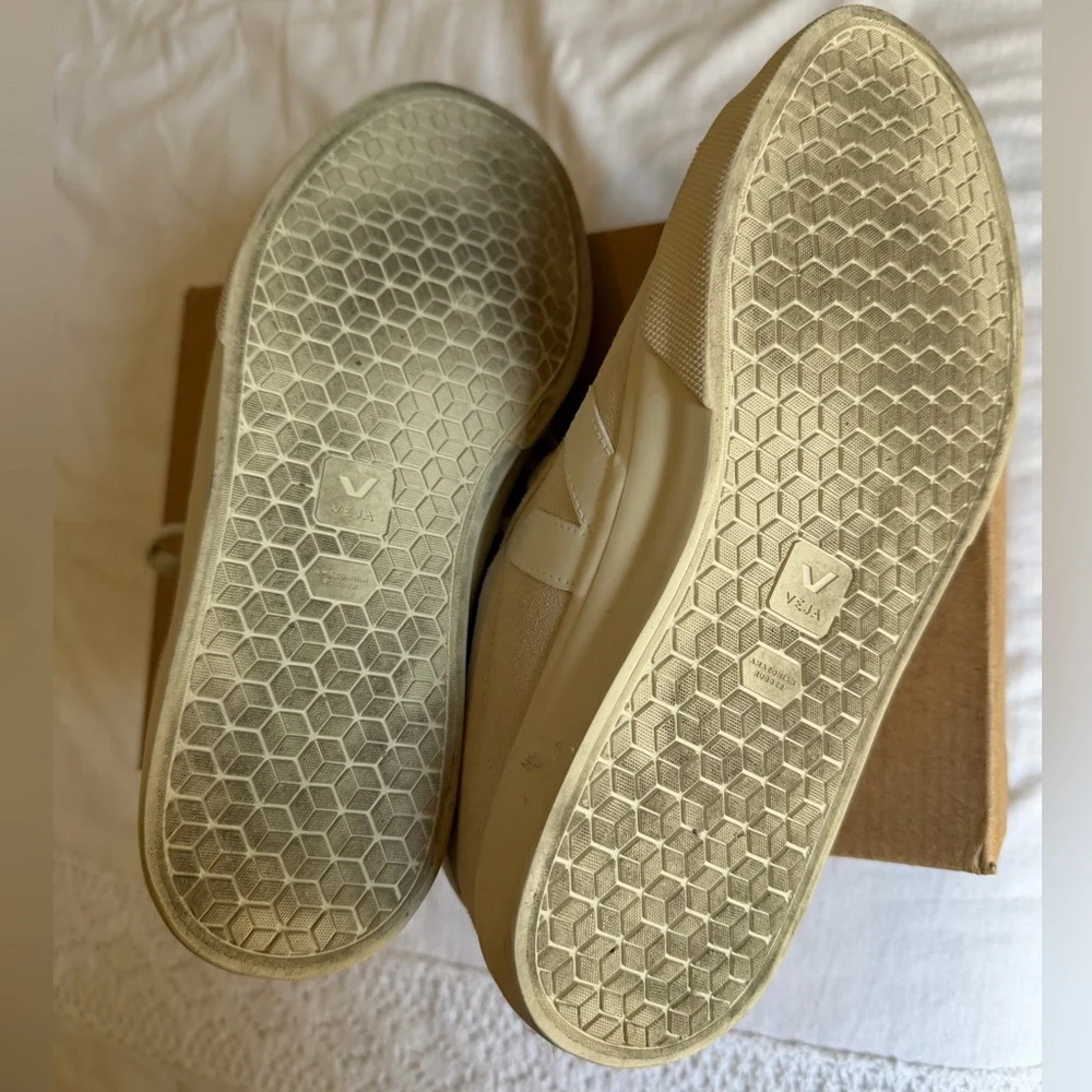 Veja Campo Sneaker Natural White - Women’s - Picture 13 of 13